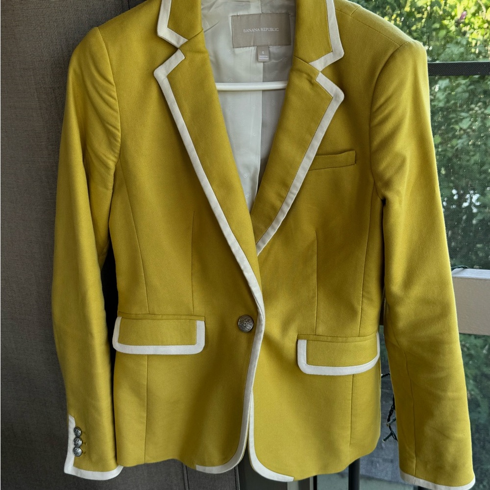Banana Republic blazer in excellent condition